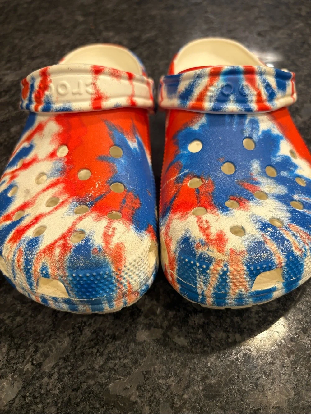 Crocs Classic Tie-Dye Graphic Clogs. Juniors Size 5 Unisex